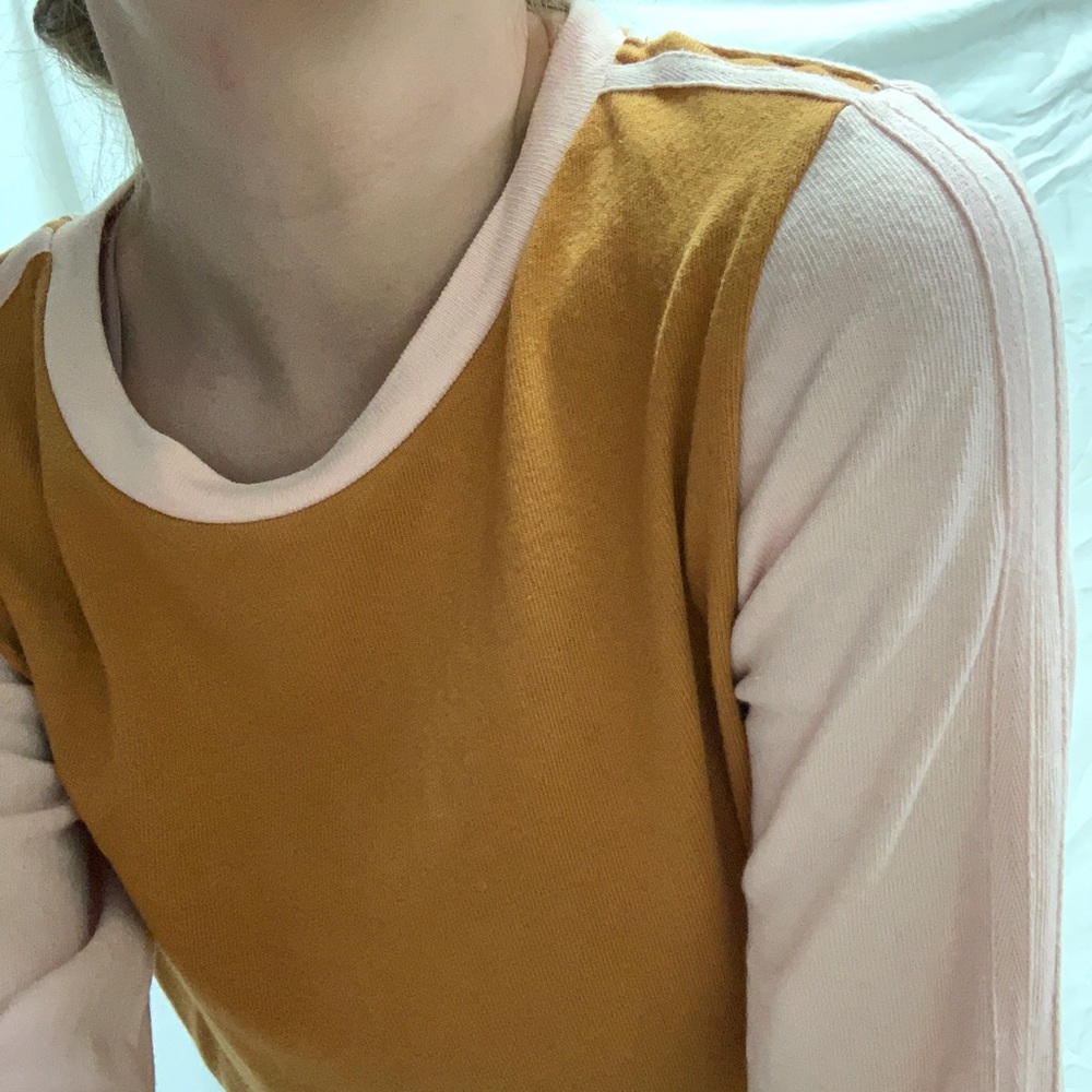 Color Blocked Knit Top - Picture 2 of 3